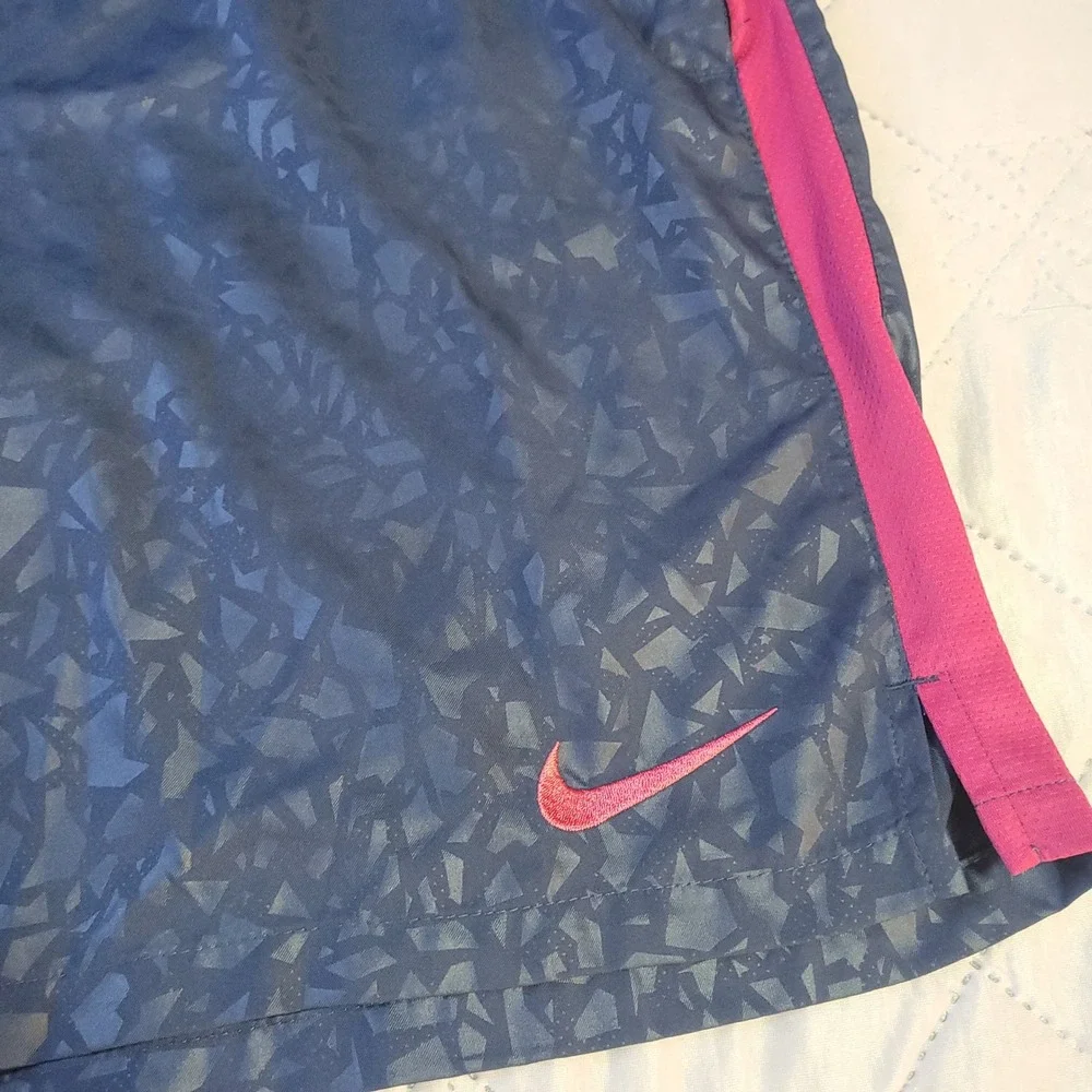 Nike Dri-FIT Women XXL Navy Geometric Shard Athletic Soccer Shorts Pink Stripe - Picture 3 of 9